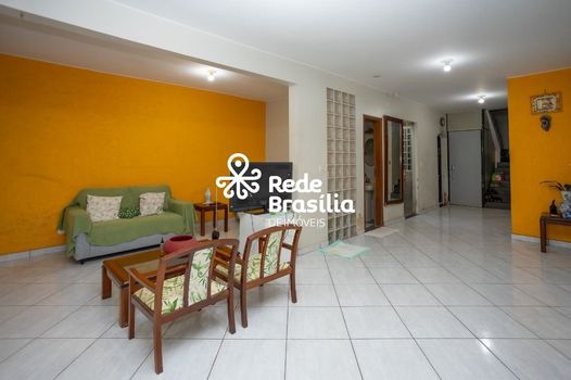 Foto 1 do(a) Casa de 5 quartos à venda em Guará I, Brasília