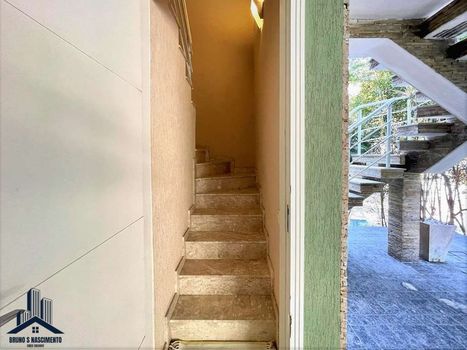 Foto 6 do(a) Casa de 4 quartos à venda em Altos de São Fernando, Jandira