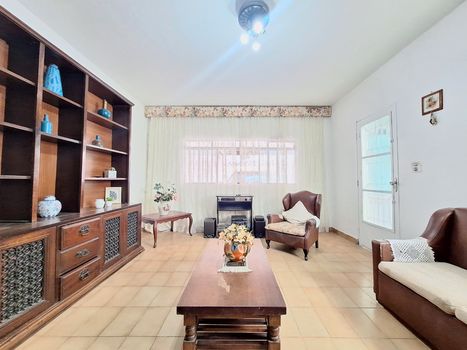 Foto 1 do(a) Casa de 2 quartos à venda em Vila Cavaton, São Paulo