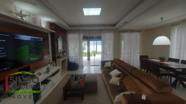 Foto 6 do(a) Casa de 4 quartos à venda em Barra da Lagoa, Florianópolis
