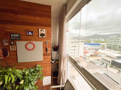 Foto 7 do(a) Apartamento de 3 quartos à venda em Agronômica, Florianópolis