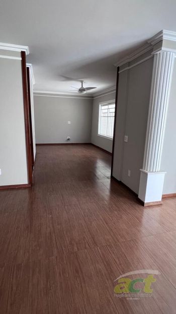Foto 1 do(a) Casa de 4 quartos à venda em Vila Mendonça, Araçatuba