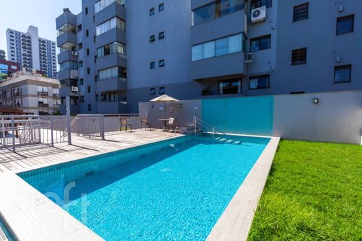 Foto 4 do(a) Apartamento de 2 quartos à venda em Santana, Porto Alegre