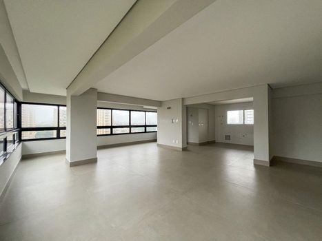Foto 4 do(a) Apartamento de 3 quartos à venda em Zona 01, Maringá