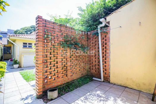 Foto 35 do(a) Casa de 3 quartos à venda em Chácara das Pedras, Porto Alegre