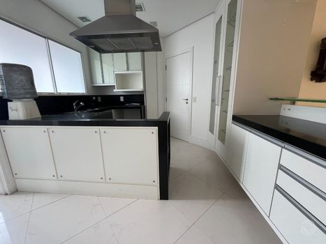 Foto 5 do(a) Apartamento de 4 quartos à venda em Centro, Florianópolis