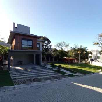 Foto 1 do(a) Casa de 3 quartos à venda em Praia das Taquaras, Balneário Camboriú
