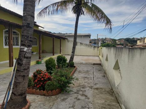 Foto 3 do(a) Casa de 3 quartos à venda em Mantiqueira, Belo Horizonte