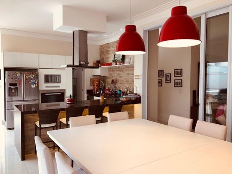 Foto 4 do(a) Casa em Condomínio false à venda em Loteamento Parque dos Alecrins, Campinas