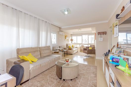 Foto 1 do(a) Flat de 3 quartos à venda em Petrópolis, Porto Alegre