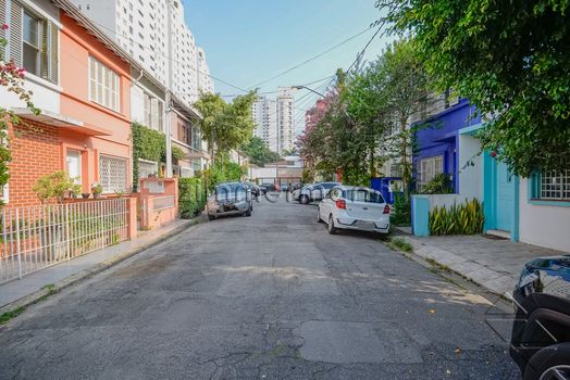 Foto 27 do(a) Casa de 3 quartos à venda em Vila Nova Conceição, São Paulo