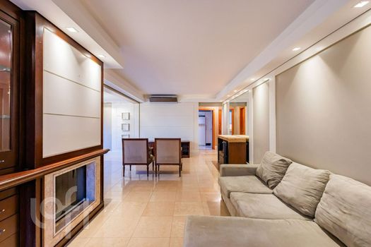 Foto 4 do(a) Apartamento de 3 quartos à venda em Três Figueiras, Porto Alegre