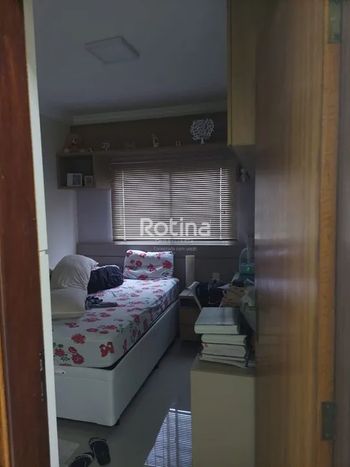Foto 12 do(a) Apartamento de 3 quartos à venda em Segismundo Pereira, Uberlândia