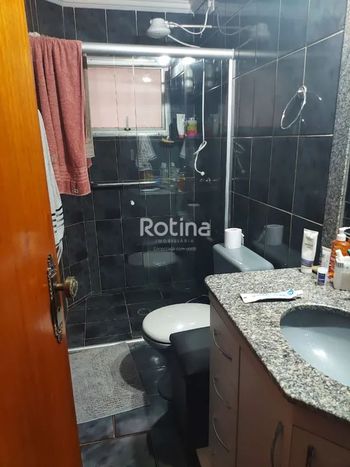Foto 8 do(a) Apartamento de 3 quartos à venda em Segismundo Pereira, Uberlândia