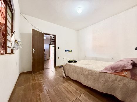 Foto 1 do(a) Casa de 7 quartos à venda em Glória, Belo Horizonte