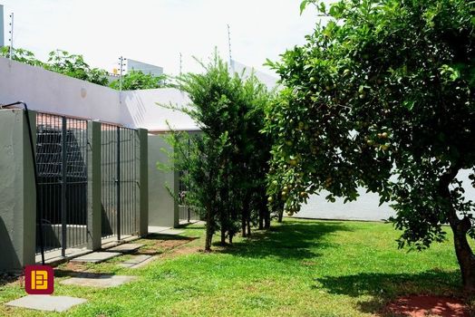 Foto 2 do(a) Casa de 3 quartos à venda em Lagoa da Conceição, Florianópolis