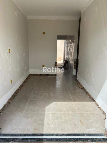Foto 2 do(a) Casa de 2 quartos à venda em São Jorge, Uberlândia