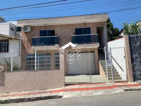 Foto 43 do(a) Casa de 7 quartos à venda em Coloninha, Florianópolis