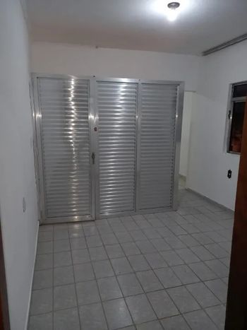 Foto 3 do(a) Casa de 4 quartos à venda em Parque Capuava, Santo André