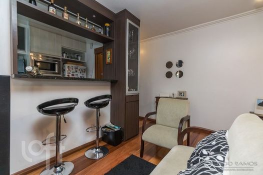 Foto 4 do(a) Apartamento de 3 quartos à venda em Vila Ipiranga, Porto Alegre