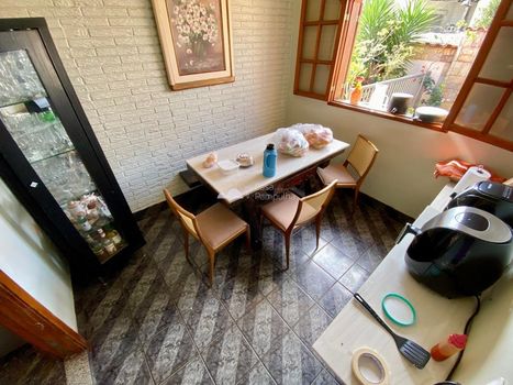 Foto 5 do(a) Casa de 4 quartos à venda em Santa Amélia, Belo Horizonte