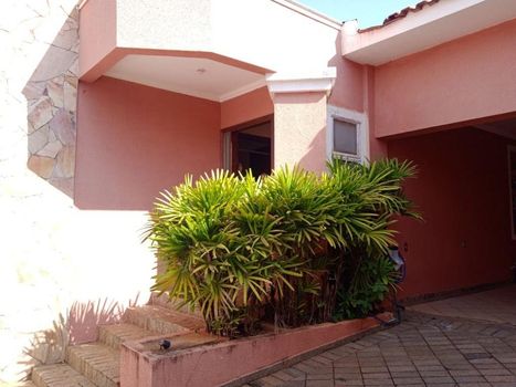 Foto 3 do(a) Casa de 3 quartos para alugar em Jardim Sumaré, Araçatuba