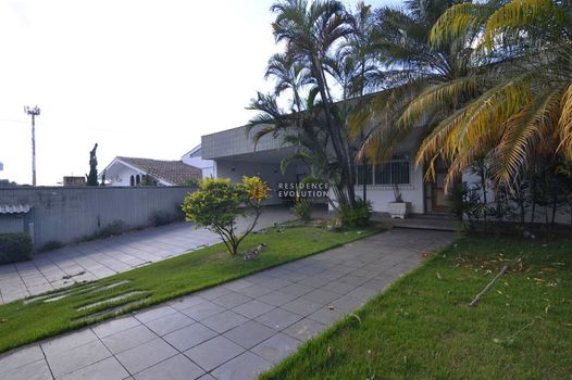 Foto 2 do(a) Casa de 4 quartos à venda em São Luiz, Belo Horizonte