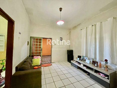Foto 2 do(a) Casa de 3 quartos à venda em Jardim Ipanema, Uberlândia
