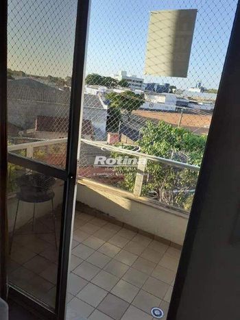 Foto 4 do(a) Apartamento de 3 quartos à venda em Osvaldo Rezende, Uberlândia
