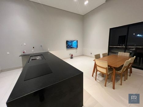 Foto 3 do(a) Casa de 3 quartos à venda em Alto Umuarama, Uberlândia