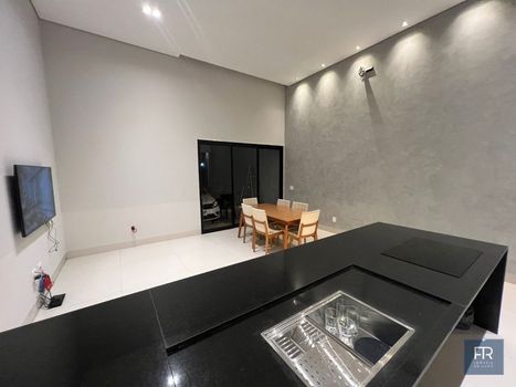Foto 5 do(a) Casa de 3 quartos à venda em Alto Umuarama, Uberlândia