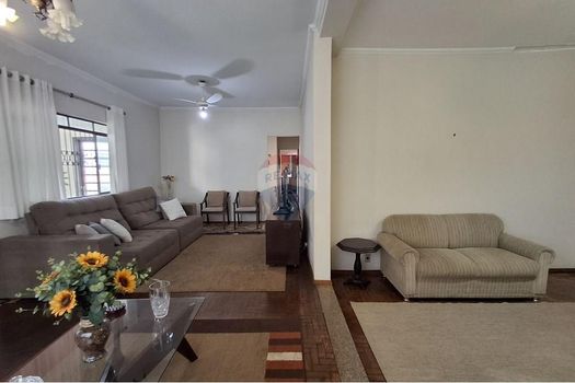 Foto 14 do(a) Casa de 4 quartos à venda em Centro, Lins