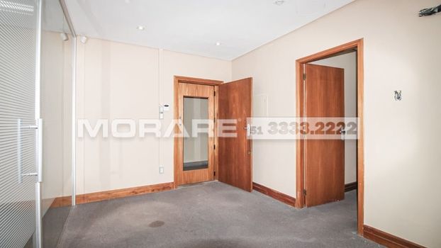 Foto 4 do(a) Sala / Conjunto Comercial false à venda em São João, Porto Alegre