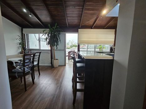 Foto 6 do(a) Cobertura de 3 quartos para alugar em Carvoeira, Florianópolis