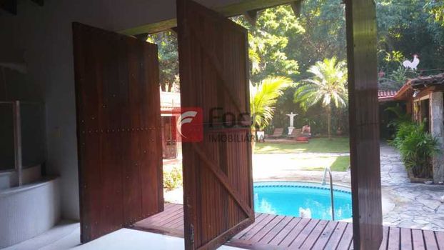 Foto 27 do(a) Casa de 5 quartos à venda em Cosme Velho, Rio de Janeiro