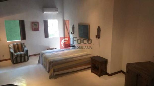 Foto 13 do(a) Casa de 5 quartos à venda em Cosme Velho, Rio de Janeiro