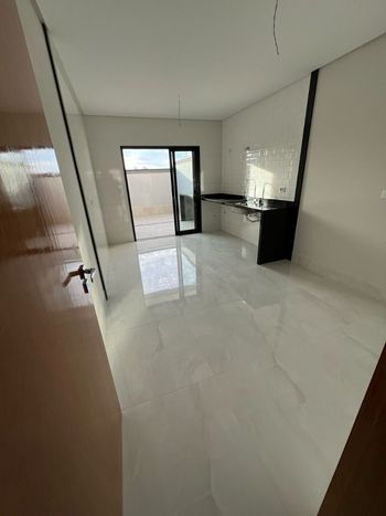 Foto 5 do(a) Casa de 3 quartos à venda em Parque Maria Domitila, São Paulo