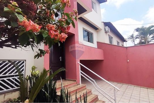 Foto 2 do(a) Casa de 4 quartos à venda em Vila Trujillo, Sorocaba
