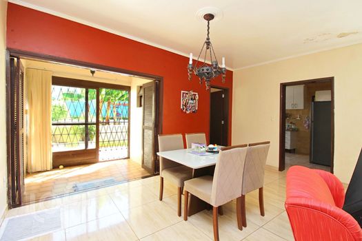 Foto 3 do(a) Casa de 3 quartos à venda em Vila João Pessoa, Porto Alegre