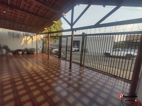 Foto 2 do(a) Casa de 3 quartos à venda em Setor dos Funcionários, Goiânia