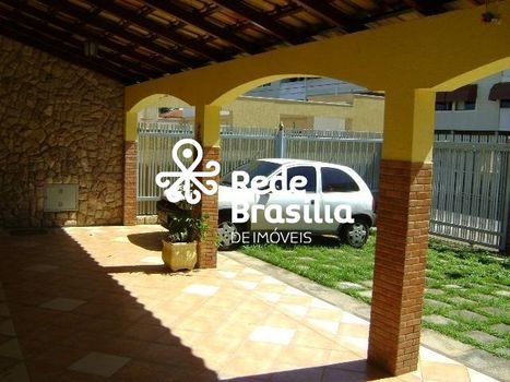Foto 1 do(a) Casa de 3 quartos à venda em Guará I, Brasília