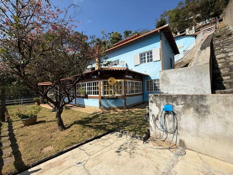 Foto 3 do(a) Casa de 6 quartos à venda em Golfe, Teresópolis