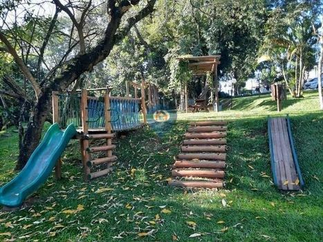 Foto 9 do(a) Casa de 6 quartos à venda em Golf Park, Carapicuíba