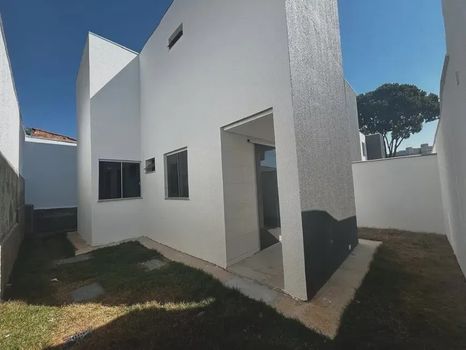 Foto 1 do(a) Casa de 3 quartos à venda em Etelvina Carneiro, Belo Horizonte