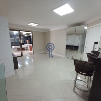 Foto 3 do(a) Apartamento de 3 quartos para alugar em Centro, Florianópolis