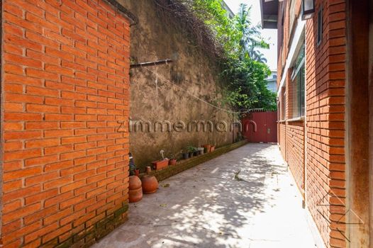 Foto 33 do(a) Casa de 4 quartos à venda em Alto de Pinheiros, São Paulo