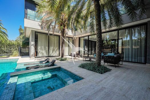 Foto 4 do(a) Casa de 5 quartos à venda em Centro Comercial Jubran, Barueri