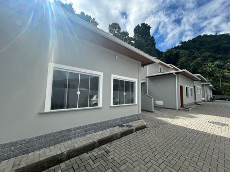 Foto 1 do(a) Casa em Condomínio de 3 quartos à venda em Mosela, Petrópolis