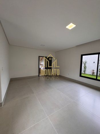 Foto 6 do(a) Casa de 4 quartos à venda em Parque das Flores, Goiânia