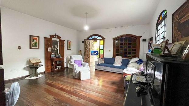 Foto 1 do(a) Casa de 3 quartos à venda em Santa Amélia, Belo Horizonte